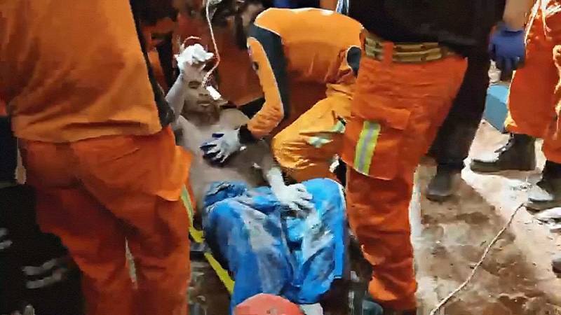 Мужчина провёл под завалами более 100 часов после землетрясения в Мьянме