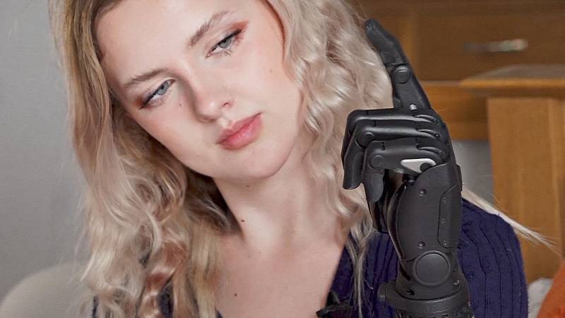 Новая бионическая рука может ползать сама по себе