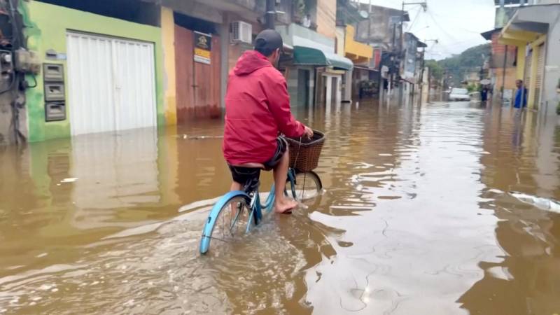 Сотни бразильцев остались без крова из-за сильных ливней
