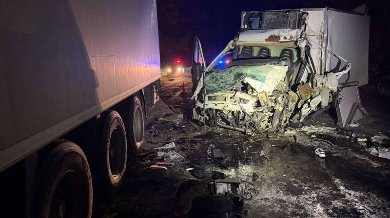 Две фуры столкнулись на дороге Крыму - есть жертвы Две фуры столкнулись на дороге Крыму - есть жертвы