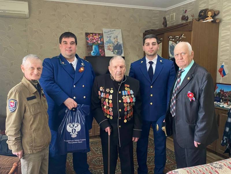 Прокурор города Судака побывал в гостях у ветерана Прокурор города Судака побывал в гостях у ветерана