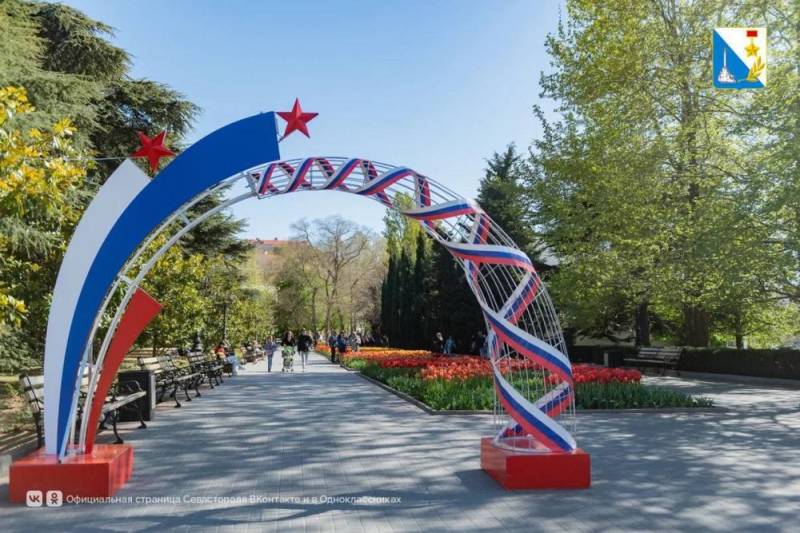 Посмотрите, как красиво украсили Севастополь ко Дню Победы