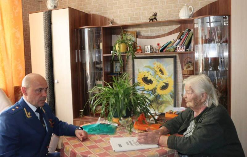 Прокурор Крыма Олег Камшилов посетил ветеранов Великой Отечественной войны Прокурор Крыма Олег Камшилов посетил ветеранов Великой Отечественной войны