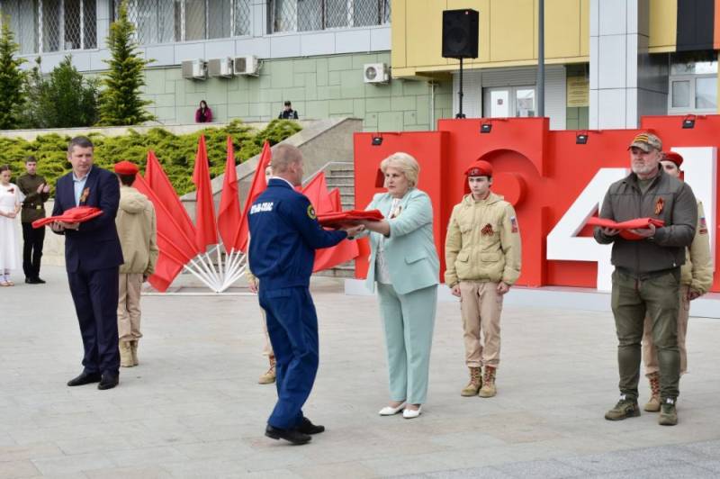 Знамя Победы развевается на вершине горы Куш-Кая! Знамя Победы развевается на вершине горы Куш-Кая!
