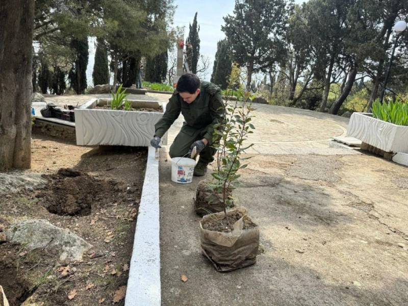 В Республике Крым следователи регионального управления СК России благоустроили парк в честь советских солдат-освободителей