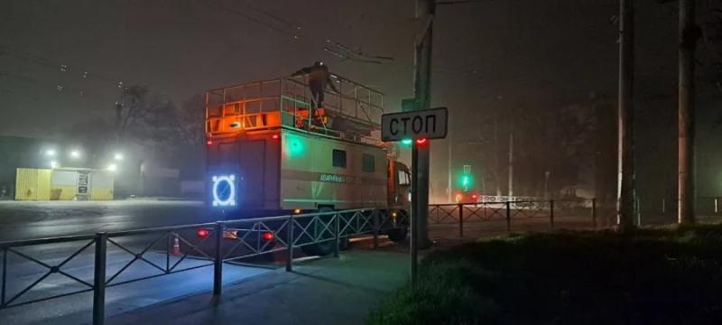 В Севастополе смонтировали новый участок контактной сети для троллейбусов
