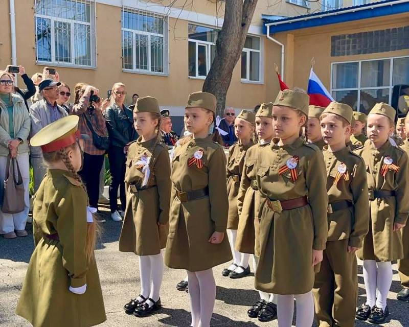 Во имя Великой Победы. В гимназии №8 состоялся конкурс строя и песни, посвящённый 80-летию Великой Победы