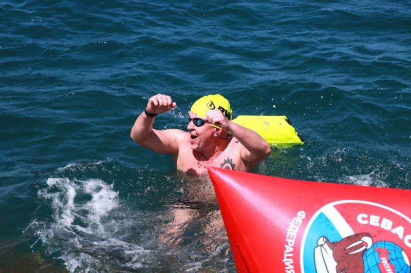 Спасатели Севастополя обеспечили безопасность на соревнованиях "Заплыв Победы"