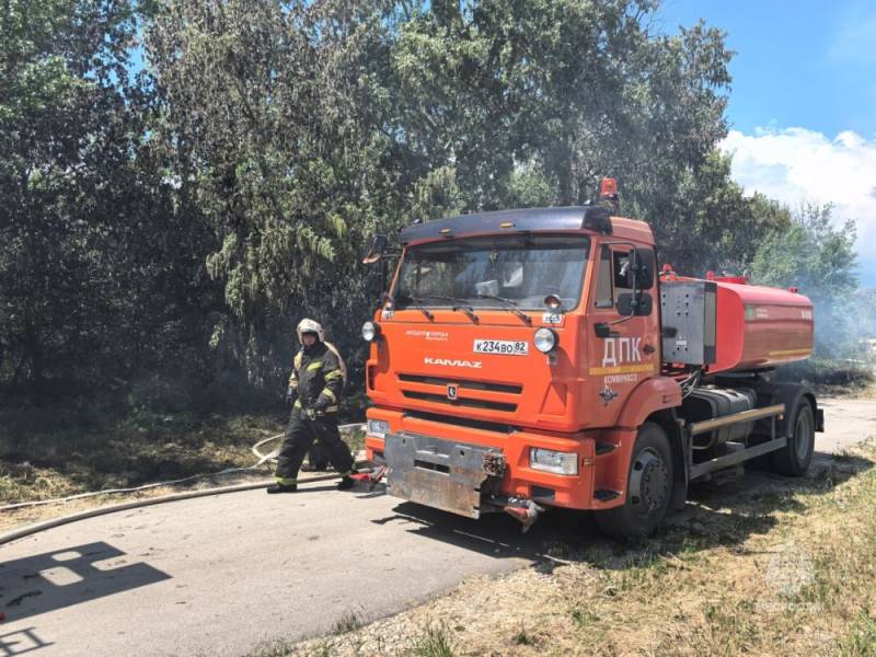 В Судаке огнеборцы МЧС России ликвидировали возгорание сухой растительности на открытой территории В Судаке огнеборцы МЧС России ликвидировали возгорание сухой растительности на открытой территории