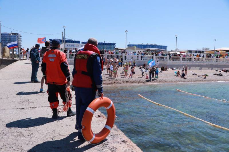 Спасатели Севастополя обеспечили безопасность на соревнованиях "Заплыв Победы"