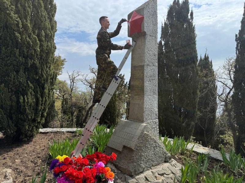 В Республике Крым следователи регионального управления СК России благоустроили парк в честь советских солдат-освободителей