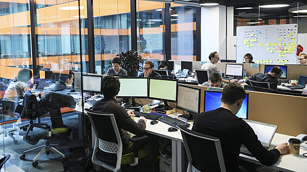 Ученые выяснили, как долгие часы работы влияют на мозг