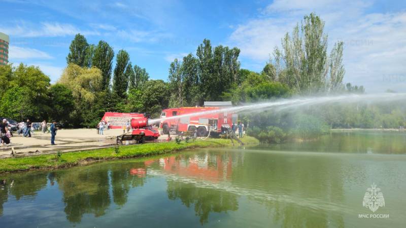 Гости и жители Симферополя посетили в Парке им. Гагарина интерактивную выставку МЧС России