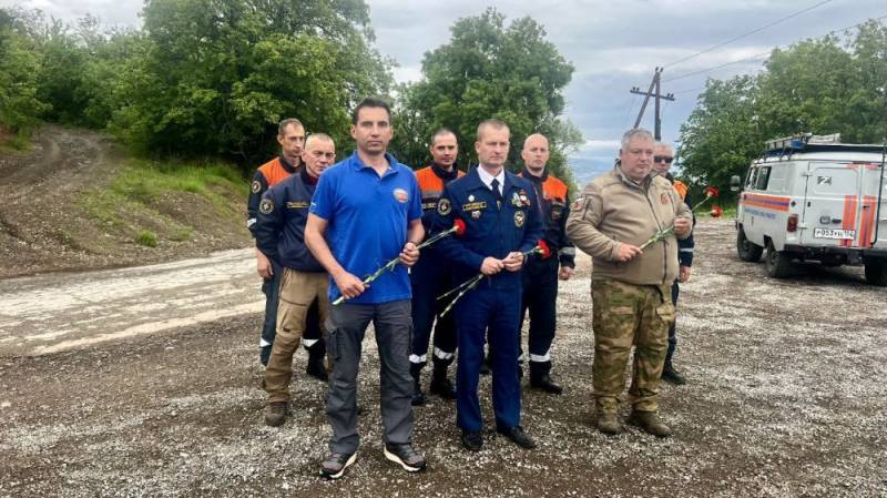 Знамя Победы развевается на вершине горы Куш-Кая! Знамя Победы развевается на вершине горы Куш-Кая!