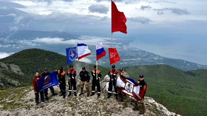 Знамя Победы развевается на вершине горы Куш-Кая! Знамя Победы развевается на вершине горы Куш-Кая!