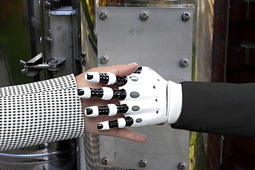 Ученые изобрели протез руки, управляемый мыслями