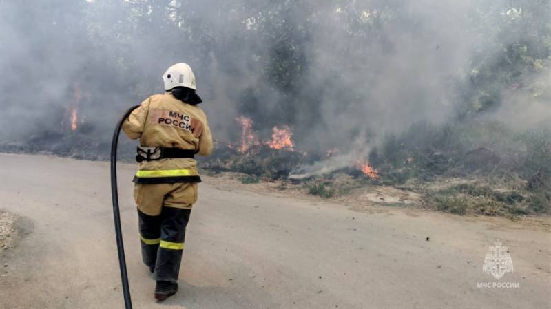В Судаке огнеборцы МЧС России ликвидировали возгорание сухой растительности на открытой территории В Судаке огнеборцы МЧС России ликвидировали возгорание сухой растительности на открытой территории