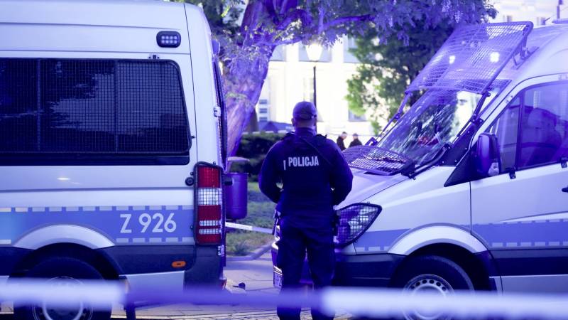 Мужчина напал на людей с топором в Варшавском университете