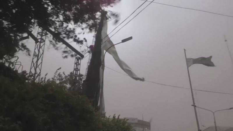 Пыльная буря обрушилась на Лахор: 8 погибших