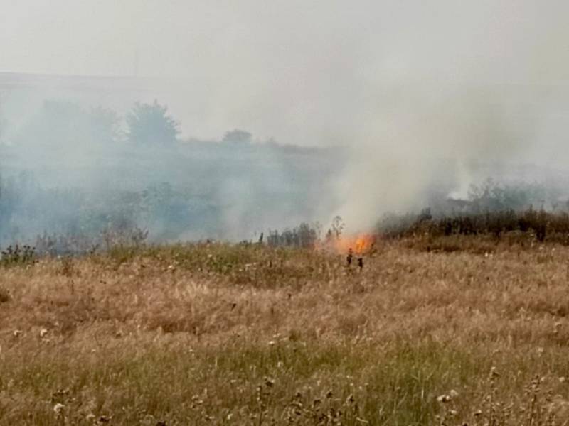 Вчера сотрудники МЧС Республики Крым 10 раз привлекались для ликвидации возгораний сухой растительности