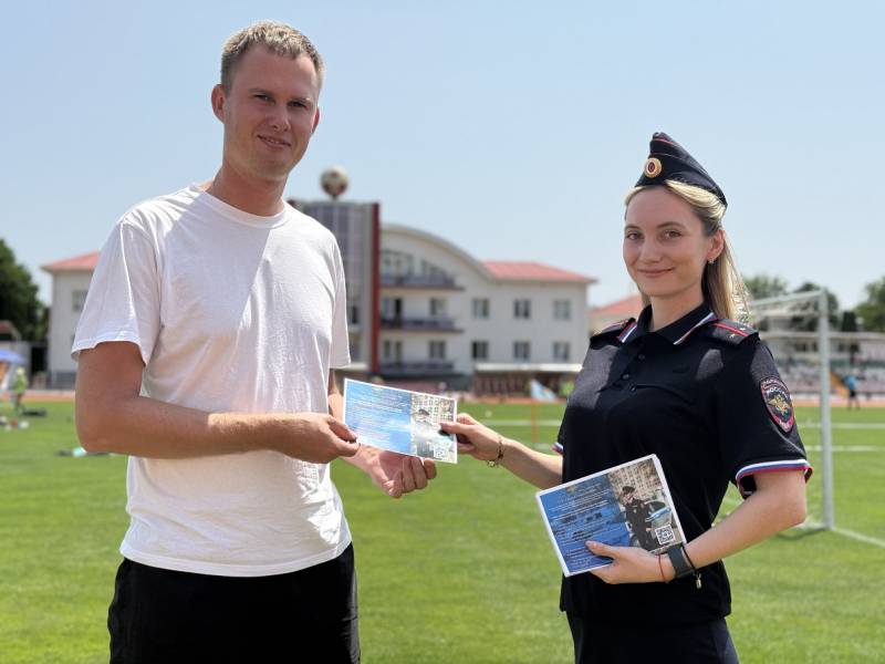 В Симферополе сотрудники полиции провели масштабную профориентационную кампанию