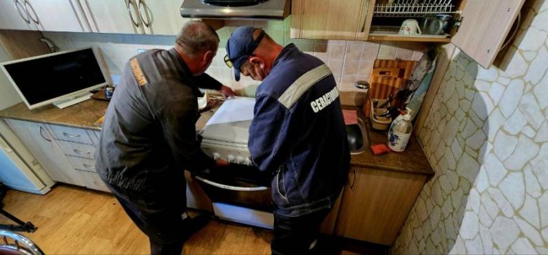 В Севастополе ветеранам Великой Отечественной войны продолжают менять газовые плиты В Севастополе ветеранам Великой Отечественной войны продолжают менять газовые плиты