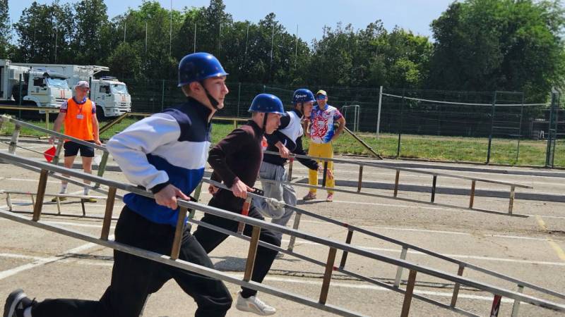 Крымские юноши и девушки продемонстрировали мастерство в пожарно-спасательном спорте Крымские юноши и девушки продемонстрировали мастерство в пожарно-спасательном спорте