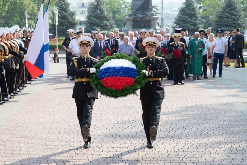 Начальник УМВД России по г. Севастополю генерал-майор полиции Сергей Сигунов принял участие в торжественном мероприятии, посвящённом Дню России