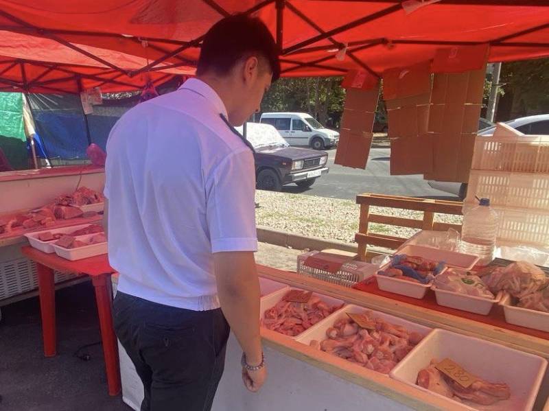 На рынках Крыма и Севастополя нашли 45 нарушений при продаже продуктов животного происхождения