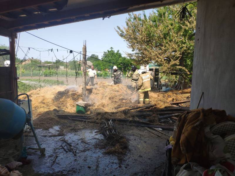 Берегите сено от огня!. Сегодня в с. Новопокровка загорелось сено в тюках, около 100 тюков