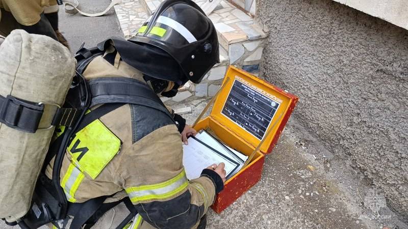 В Евпатории пожарные провели учения в родильном доме