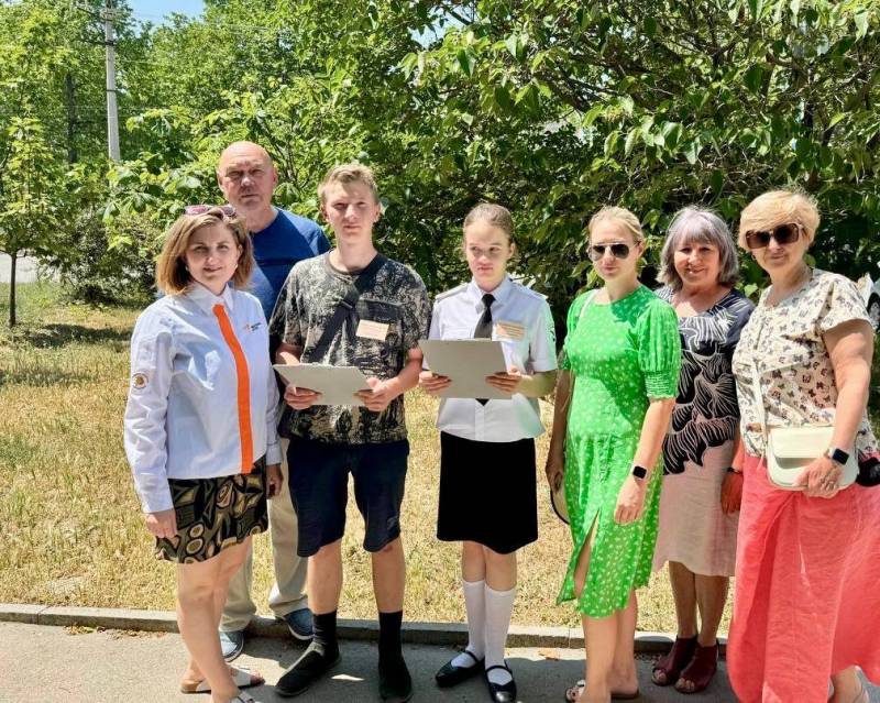 Увлекательная экскурсия. В Севастополе состоялась историко-патриотическая экскурсия по историческому центру города «Матросский бульвар в истории Севастополя» в формате «Дети-детям»