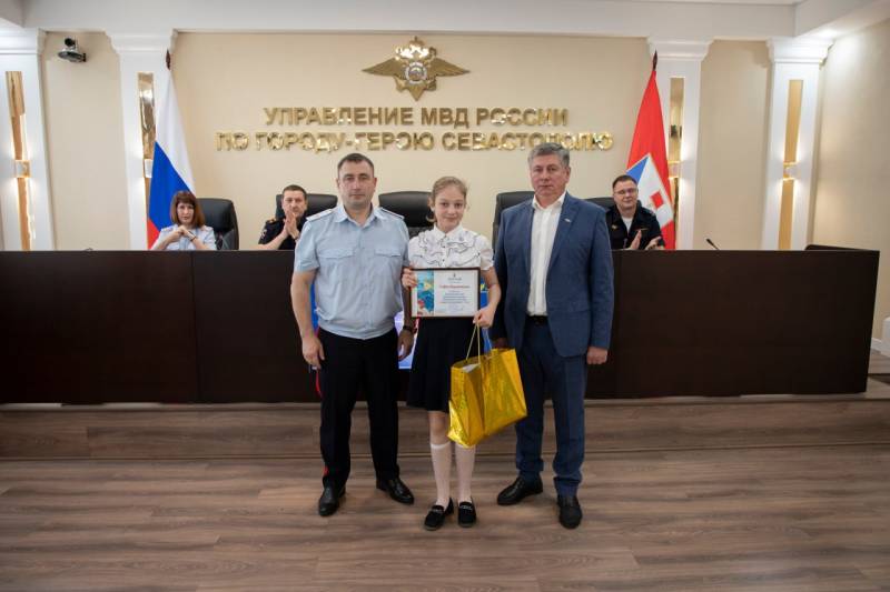 В УМВД России по г. Севастополю наградили победителей регионального этапа детского творческого конкурса «Полицейский Дядя Стёпа – 2025»