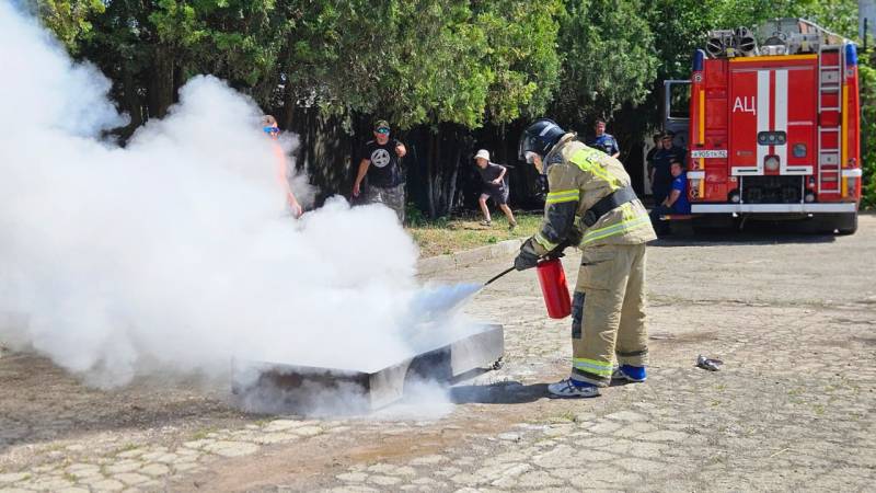 Крымские юноши и девушки продемонстрировали мастерство в пожарно-спасательном спорте Крымские юноши и девушки продемонстрировали мастерство в пожарно-спасательном спорте