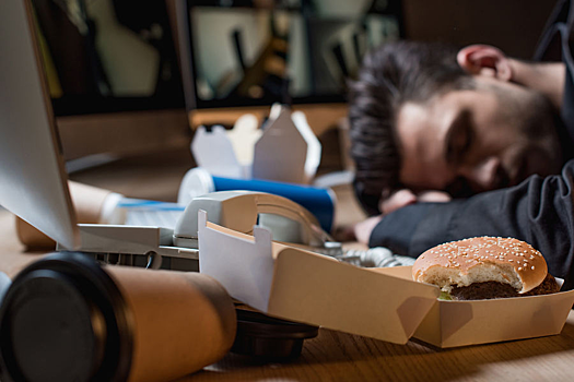 Почему жирная пища может сильнее навредить мужчинам