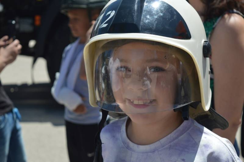 В День защиты детей в парке им. Гагарина работает интерактивная выставка пожарной и спасательной техники