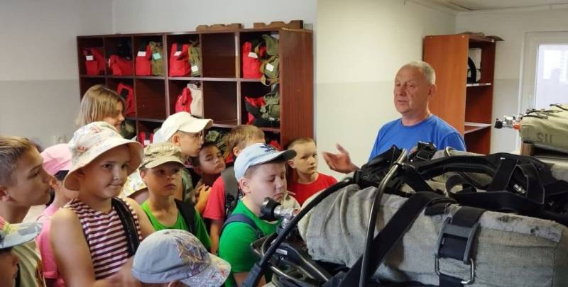 Приходите, дети, в гости!. Сотрудники ПЧ пгт