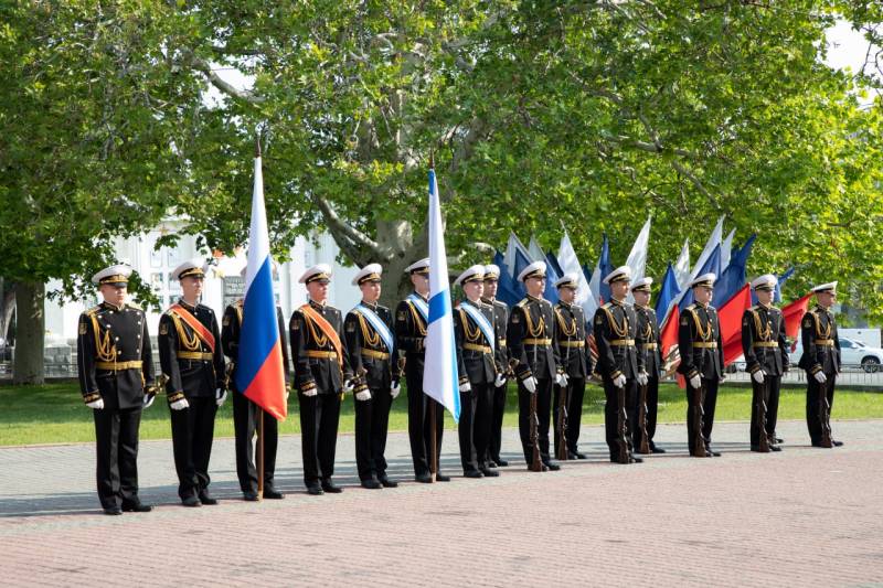 Начальник УМВД России по г. Севастополю генерал-майор полиции Сергей Сигунов принял участие в торжественном мероприятии, посвящённом Дню России