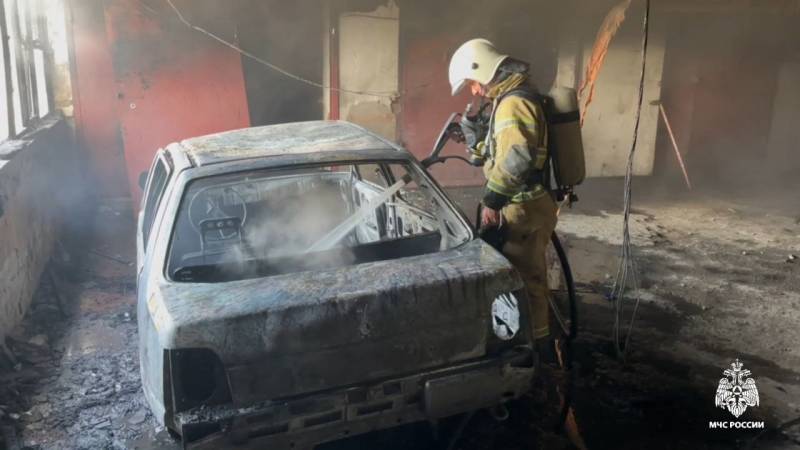 В Симферополе огнеборцы МЧС России ликвидировали возгорание