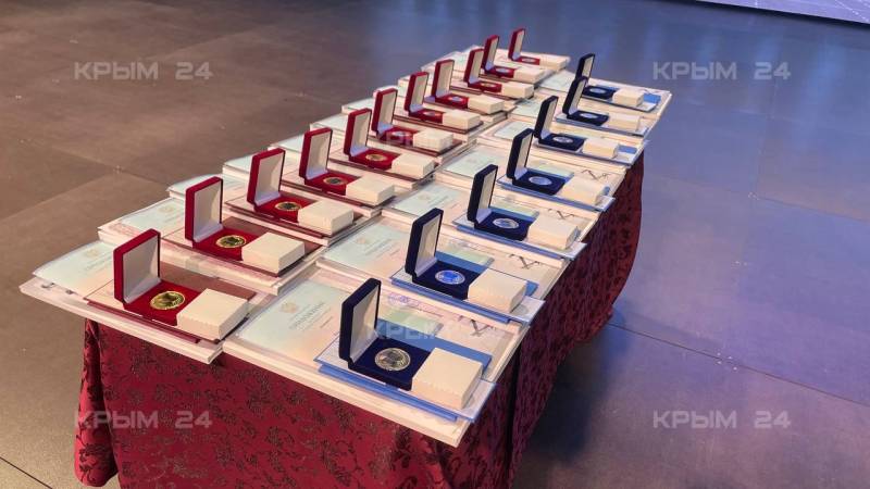 Одиннадцатиклассники филиала Нахимовского училища получили аттестаты