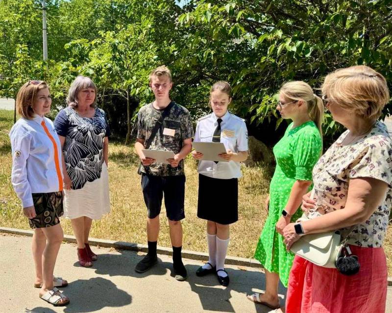 Увлекательная экскурсия. В Севастополе состоялась историко-патриотическая экскурсия по историческому центру города «Матросский бульвар в истории Севастополя» в формате «Дети-детям»