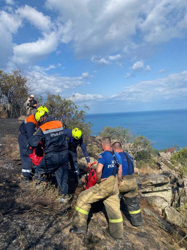 Кадры с места ликвидации пожара в ГО Алушта