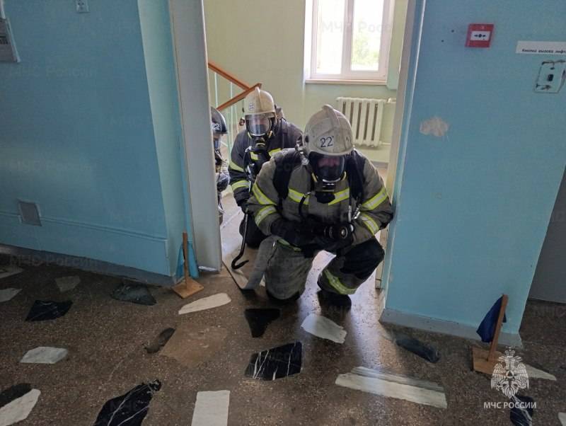 В Евпатории пожарные провели учения в родильном доме