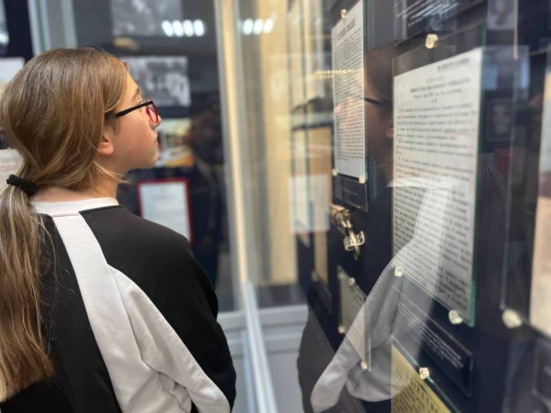 Сотрудники Управления по контролю за оборотом наркотиков УМВД России по г. Севастополю организовали для школьников экскурсию в Народный музей полиции имени М.С. Казакевича Сотрудники Управления по контролю за оборотом наркотиков УМВД России по г. Севастополю организовали для школьников экскурсию в Народный музей полиции имени М.С. Казакевича