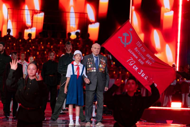 День рождения «Артека» завершился историческим мюзиклом «100 лет дорогой детства» День рождения «Артека» завершился историческим мюзиклом «100 лет дорогой детства»