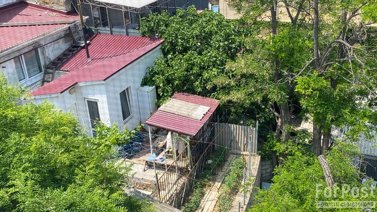 В центре Севастополя частная баня отравляет воздух и жизнь соседям