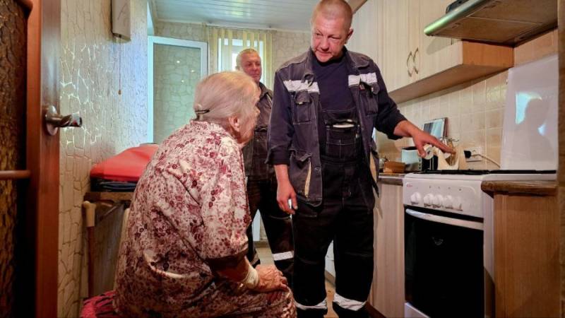 В Севастополе ветеранам Великой Отечественной войны продолжают менять газовые плиты В Севастополе ветеранам Великой Отечественной войны продолжают менять газовые плиты