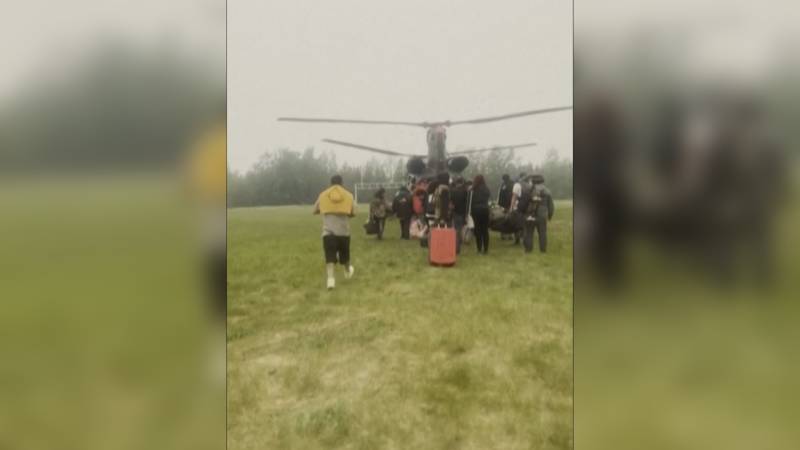 «Это было страшно»: коренных жителей спасли из огненной ловушки в канадской Манитобе