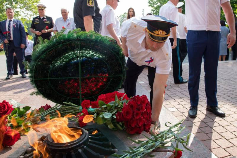 Начальник УМВД России по г. Севастополю генерал-майор полиции Сергей Сигунов принял участие в торжественном мероприятии, посвящённом Дню России