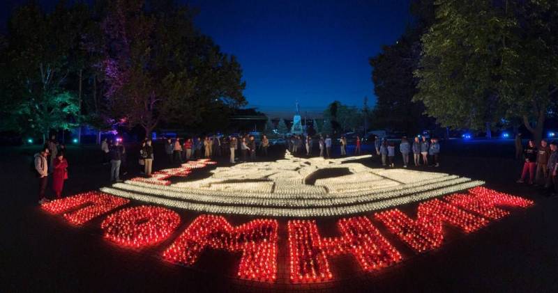 Севастопольцы присоединились к Всероссийским акциям «Свеча памяти» и «Огненные картины войны» Севастопольцы присоединились к Всероссийским акциям «Свеча памяти» и «Огненные картины войны»